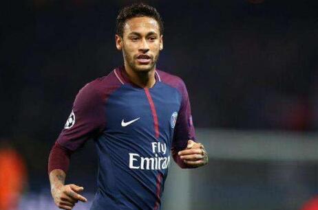 小孔塞桑被换下情绪激动不是因为斯帕莱蒂，是因摄影师险些绊倒他