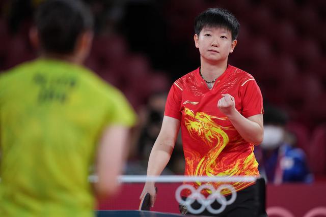 开局平推！佩雷拉1分20秒TKO安卡拉耶夫，重夺轻重量级世界冠军